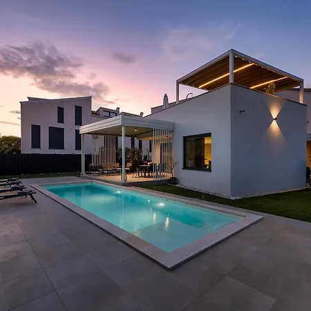 Costa By Briskva Villa *